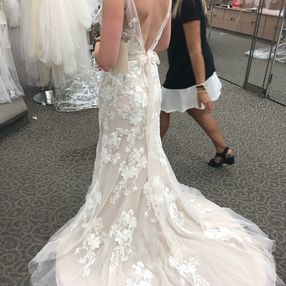 White Lace Wedding Dress NWT Unaltered Size 2